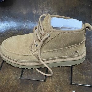 UGG Unisex Neumel Moc Boots 
Size 9 Men’s/ Size 10 Women’s